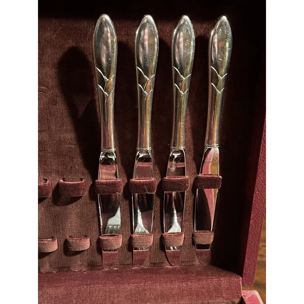 Vintage 50pc Oneida Community Silverplate Flatware Set - Coronation 1936‎ - Case